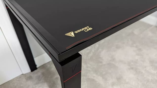 Подгонка коврика Secretlab Magnus Metal Desk
