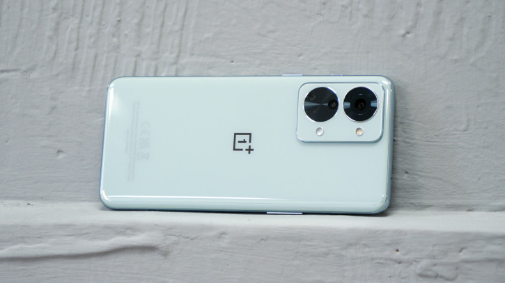 Обзор OnePlus Nord 2T: работает — не трожь