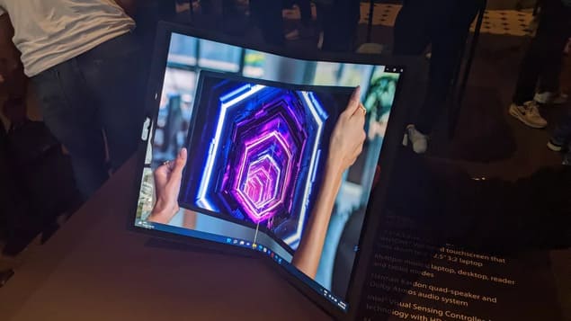 Экран Asus Zenbook 17 Fold OLED