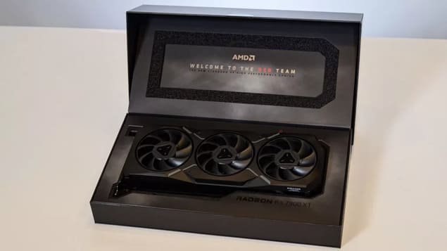 Видеокарта AMD Radeon RX 7900 XT в коробке