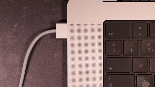 Динамики MacBook Pro 16 (2023)